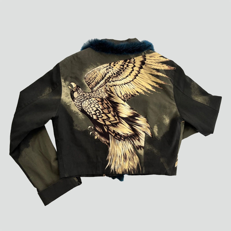 Detailansicht: Sourced limited accessories and clothes Vintage Eagle print light cropped jacket – Logo, Nähte oder Material