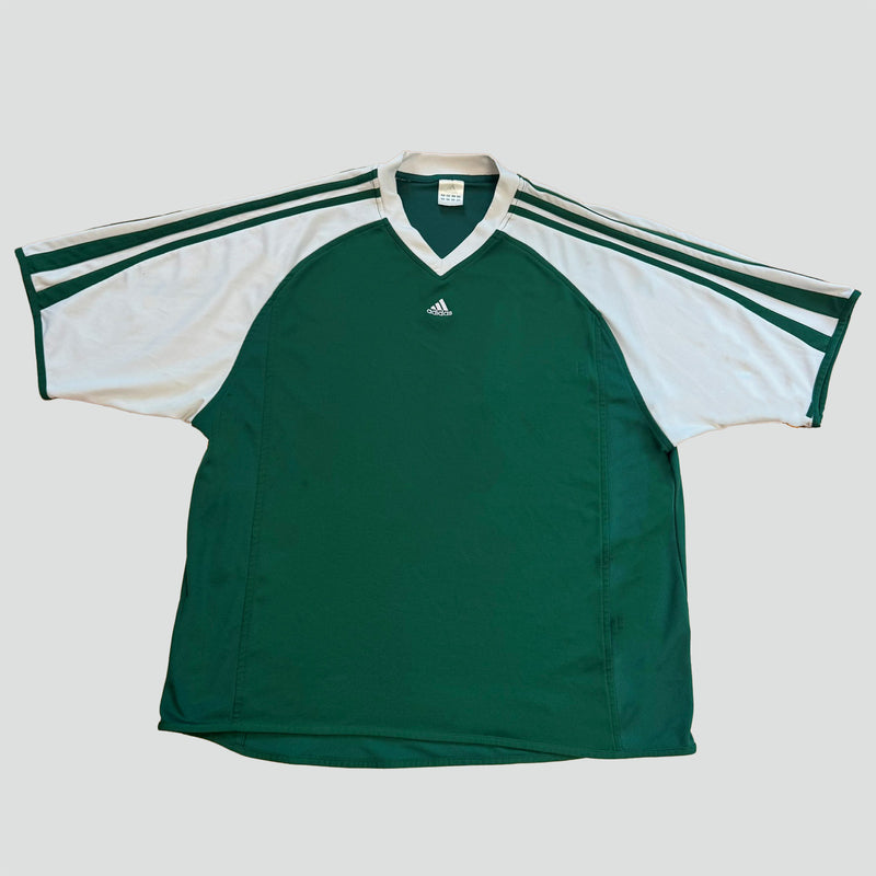 Sourced limited accessories and clothes Adidas Vintage clean basketball summer t-shirt – Secondhand Streetwear