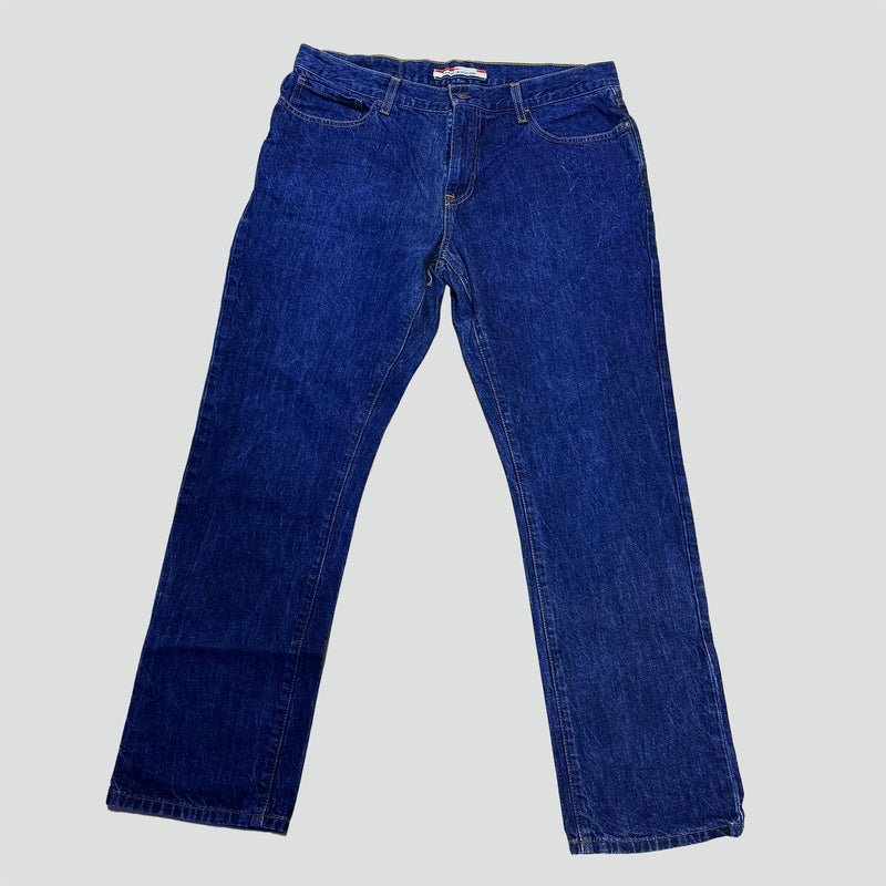 Detailansicht: Sourced limited accessories and clothes Vintage style Tommy Hilfiger straight leg denim jeans – Logo, Nähte oder Material