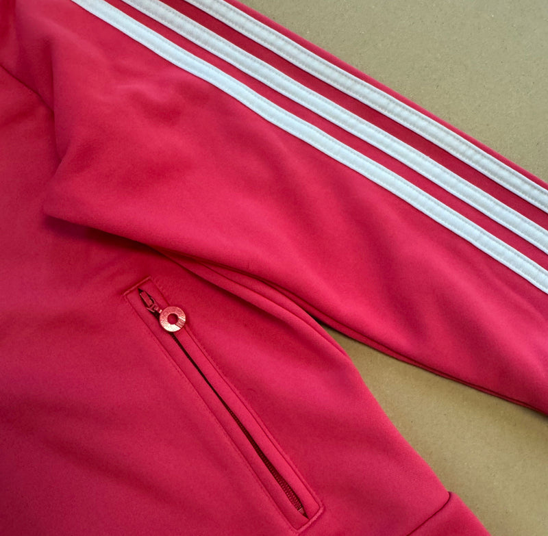 Detailansicht: Sourced limited accessories and clothes Adidas retro vintage pink track jacket – Logo, Nähte oder Material
