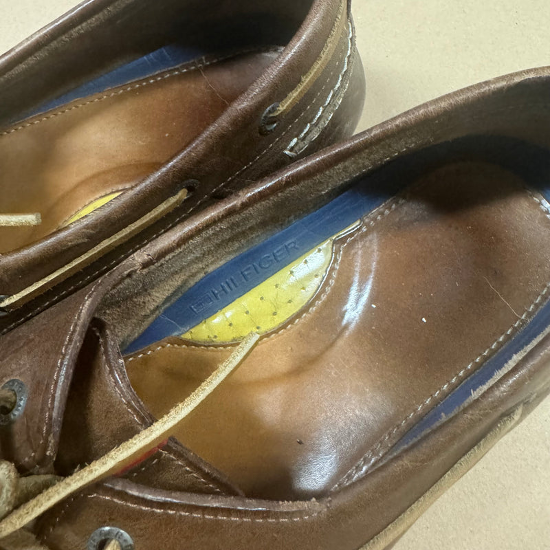 Detailansicht: Sourced limited accessories and clothes Vintage Tommy Hilfiger leather loafers – Logo, Nähte oder Material