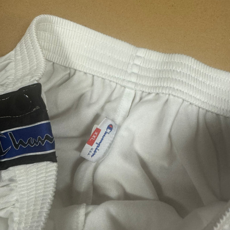 Detailansicht: Sourced limited accessories and clothes Champion USA streetwear baggy trackpants – Logo, Nähte oder Material