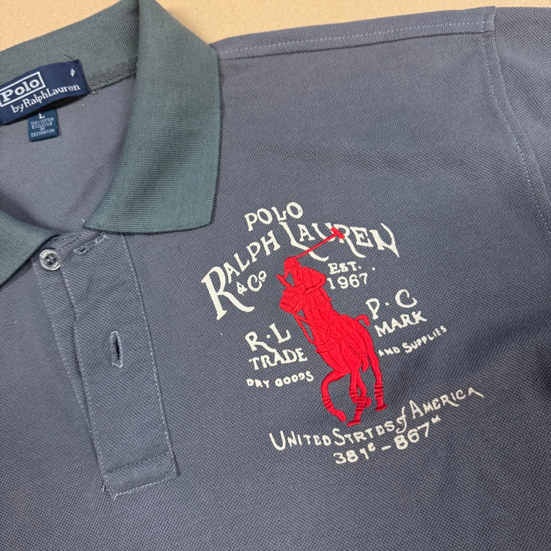 Detailansicht: Sourced limited accessories and clothes Ralph Lauren United States grey polo – Logo, Nähte oder Material