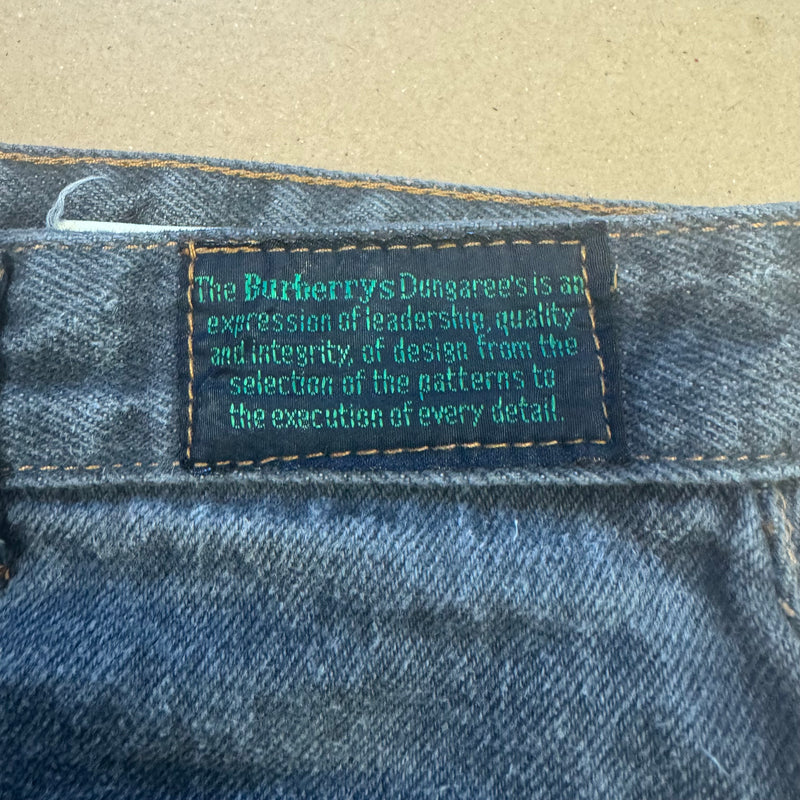 Detailansicht: Sourced limited accessories and clothes Vintage Burberry’s dungarees baggy jeans – Logo, Nähte oder Material