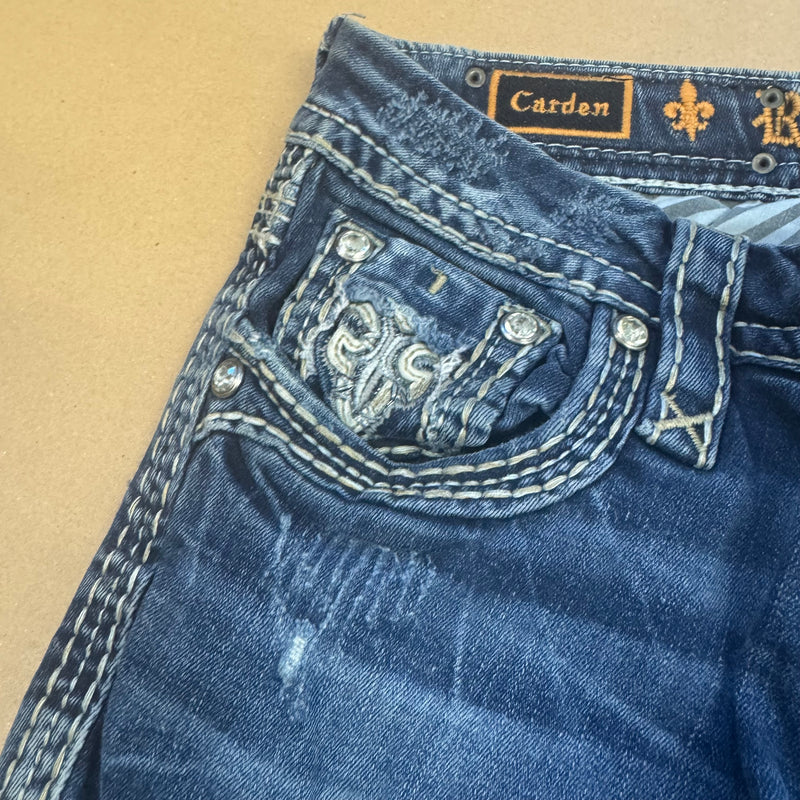 Detailansicht: Sourced limited accessories and clothes Rock Revival Y2K ripped denim jeans – Logo, Nähte oder Material