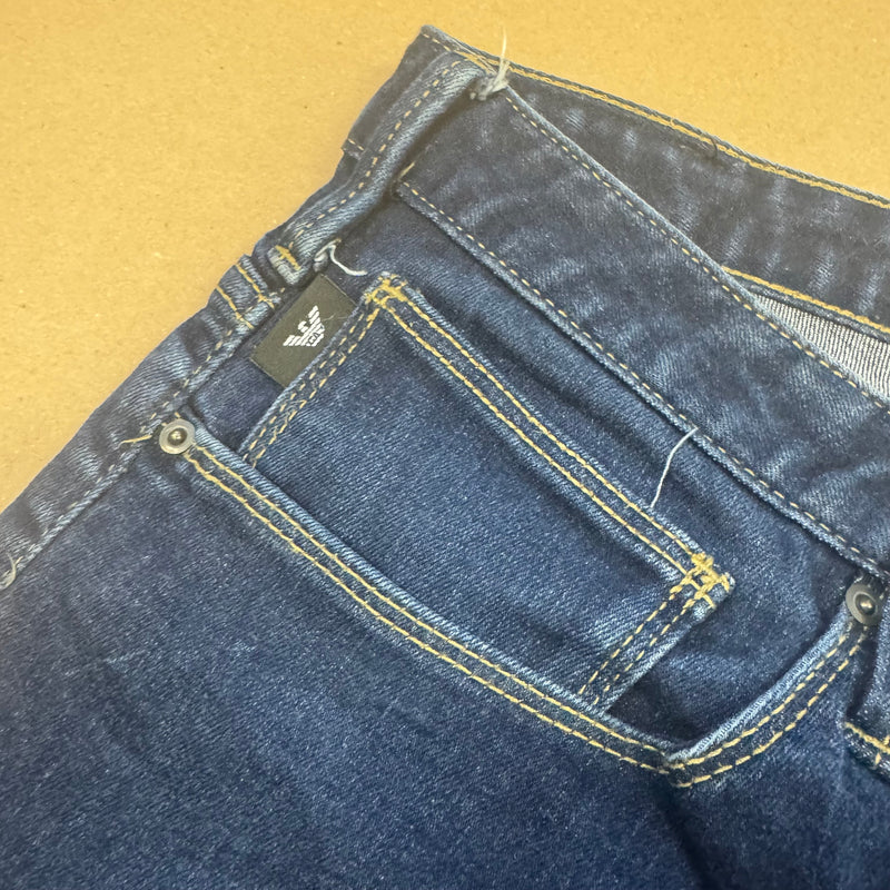 Detailansicht: Sourced limited accessories and clothes Emporio Armani classic denim jeans – Logo, Nähte oder Material