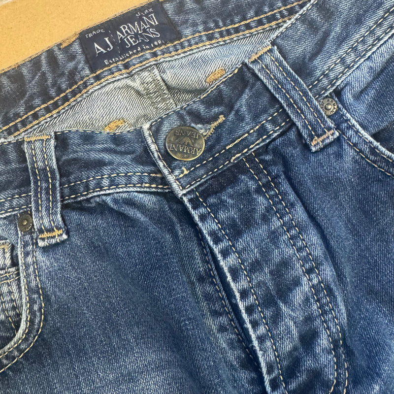 Detailansicht: Sourced limited accessories and clothes Armani Trademark vintage denim jeans – Logo, Nähte oder Material
