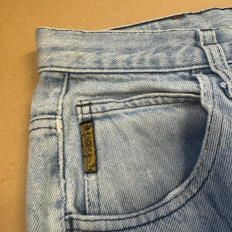 Detailansicht: Sourced limited accessories and clothes Giorgio Armani skyblue vintage jeans – Logo, Nähte oder Material