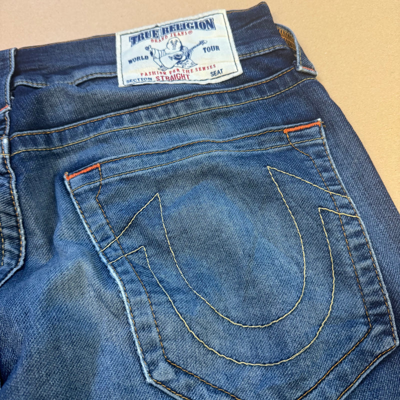 Detailansicht: Sourced limited accessories and clothes True Religion World Tour pants – Logo, Nähte oder Material
