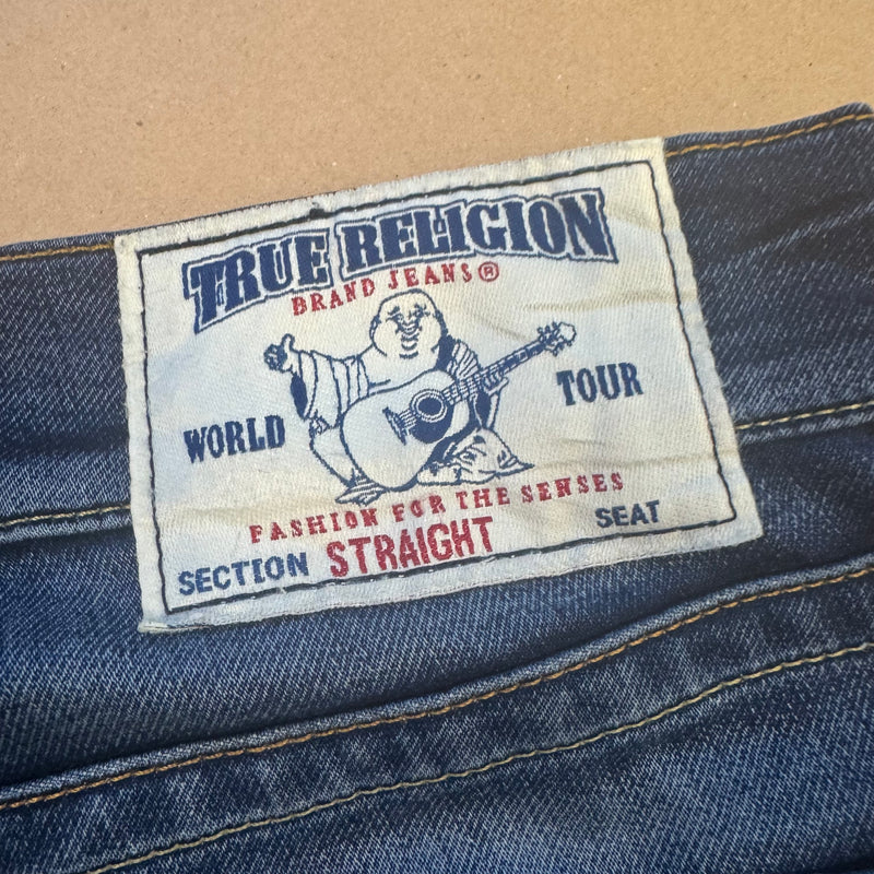Detailansicht: Sourced limited accessories and clothes True Religion World Tour pants – Logo, Nähte oder Material
