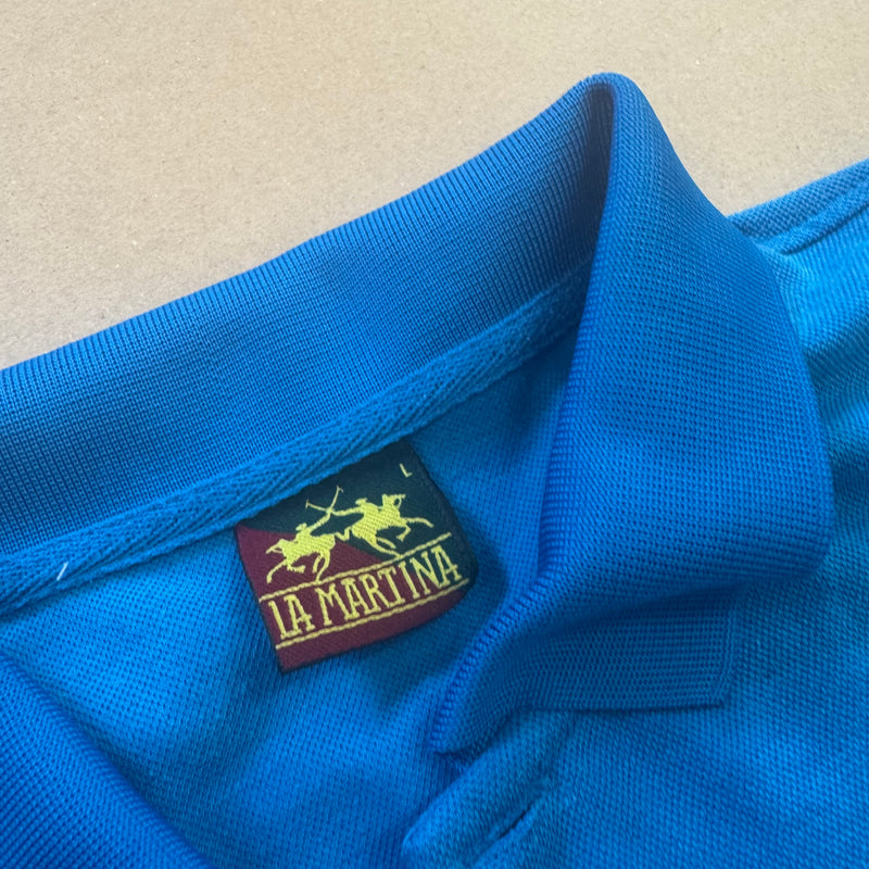 Detailansicht: Sourced limited accessories and clothes La Martina Porsche 2012 skyblue polo – Logo, Nähte oder Material