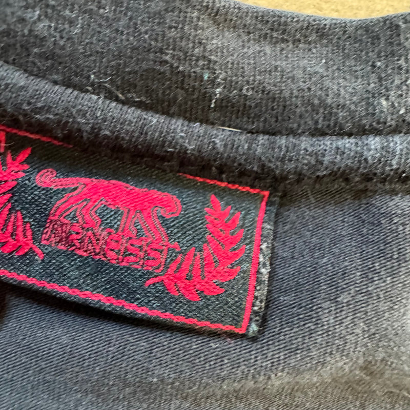 Detailansicht: Sourced limited accessories and clothes Vintage Airness Y2K rhinestones t-shirt – Logo, Nähte oder Material