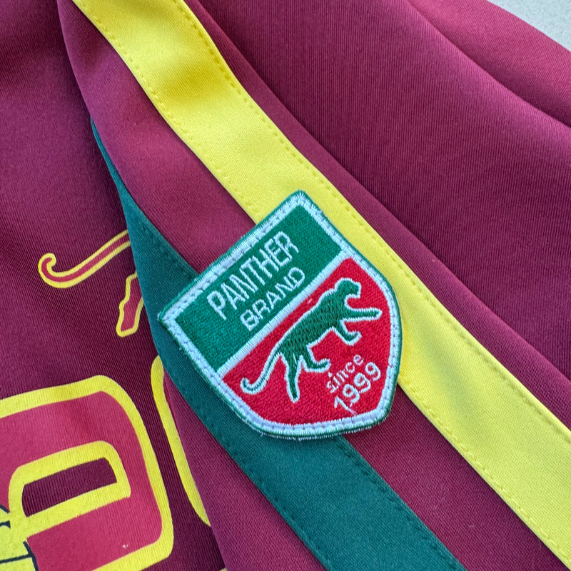 Detailansicht: Sourced limited accessories and clothes Airness burgundy streetwear football track jacket – Logo, Nähte oder Material