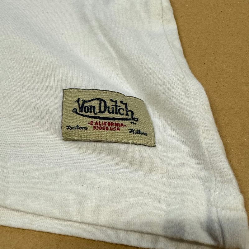 Detailansicht: Sourced limited accessories and clothes Von Dutch surf tee – Logo, Nähte oder Material