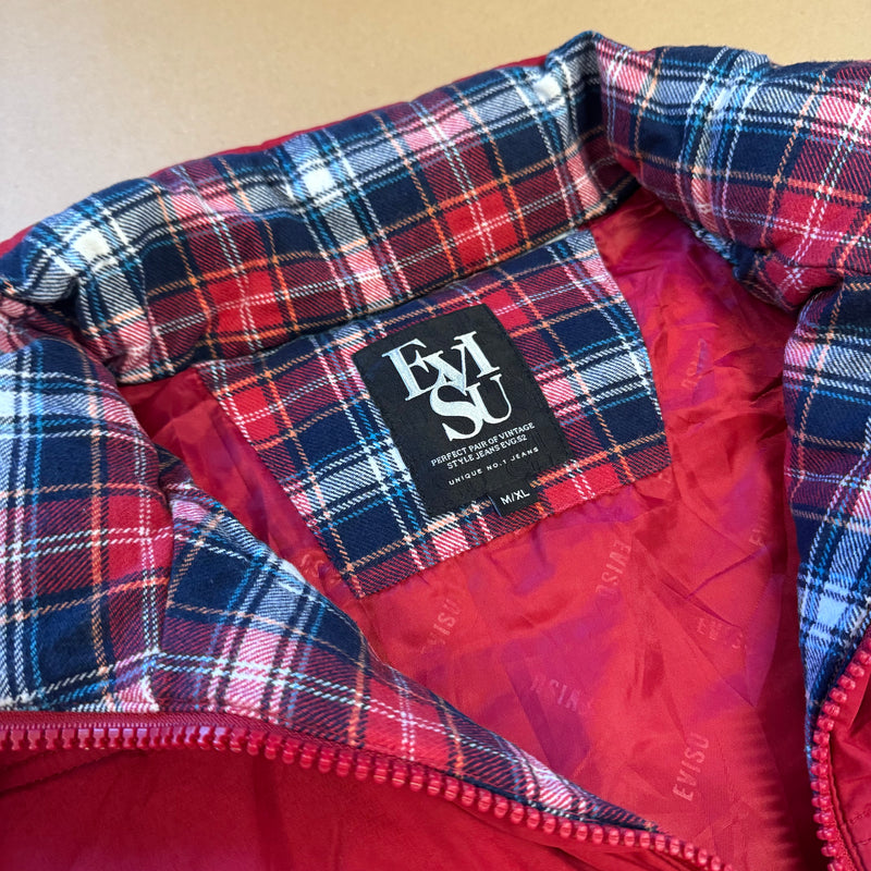 Detailansicht: Sourced limited accessories and clothes Evisu red vintage vest – Logo, Nähte oder Material