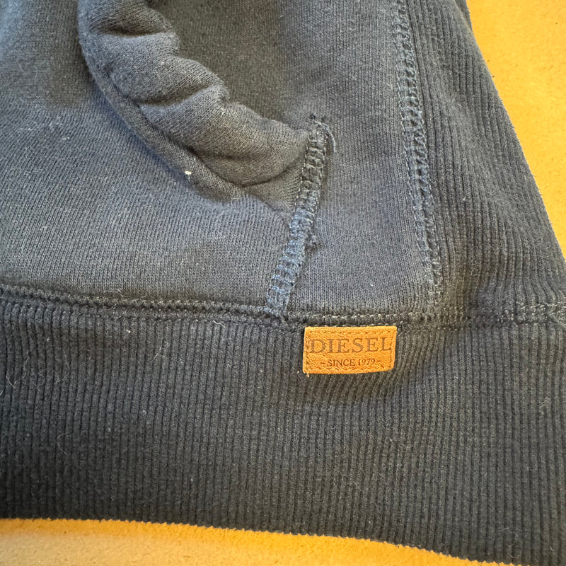 Detailansicht: Sourced limited accessories and clothes Diesel jeans fluffy zipped hoodie – Logo, Nähte oder Material