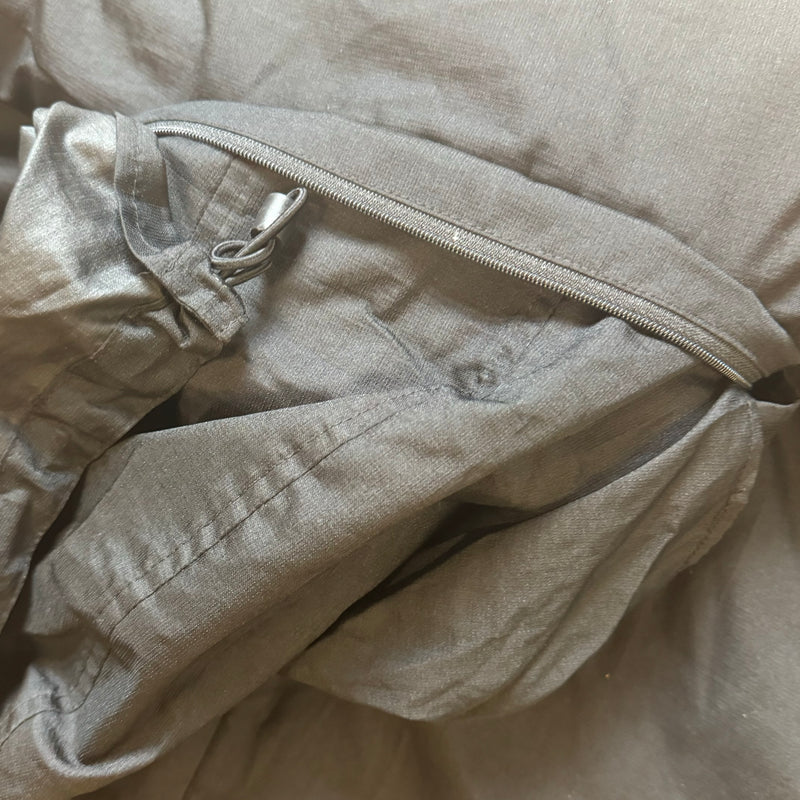 Detailansicht: Sourced limited accessories and clothes Nike jacket black – Logo, Nähte oder Material