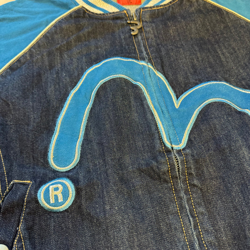 Detailansicht: Sourced limited accessories and clothes Mighty Evisu denim college jacket – Logo, Nähte oder Material