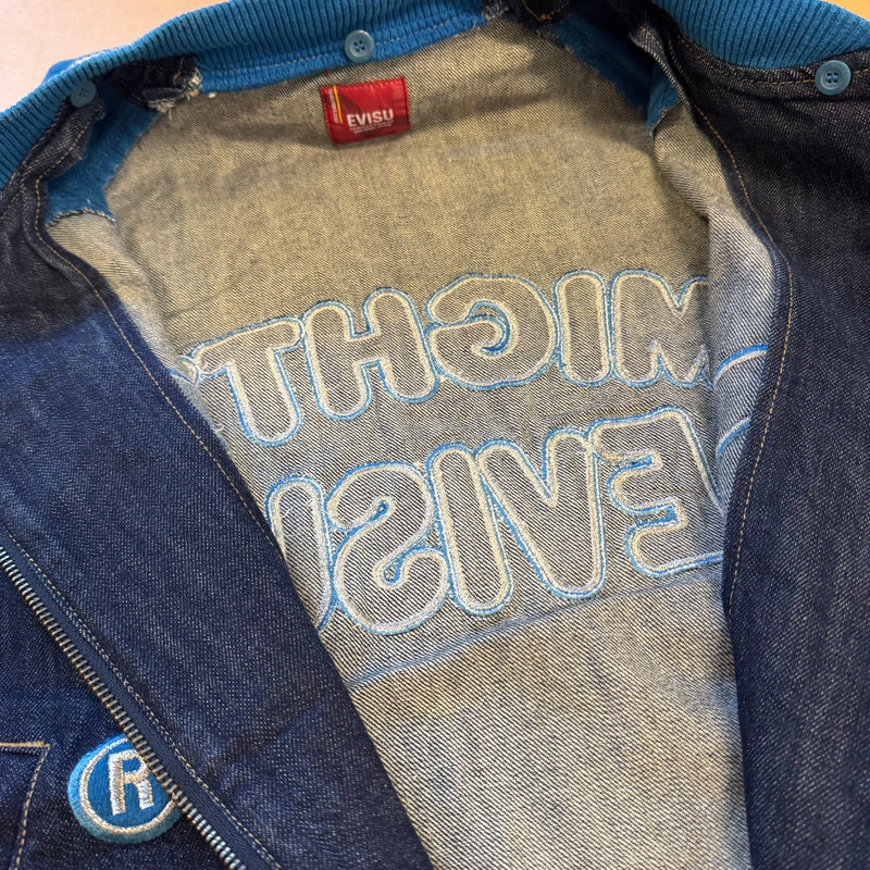 Detailansicht: Sourced limited accessories and clothes Mighty Evisu denim college jacket – Logo, Nähte oder Material