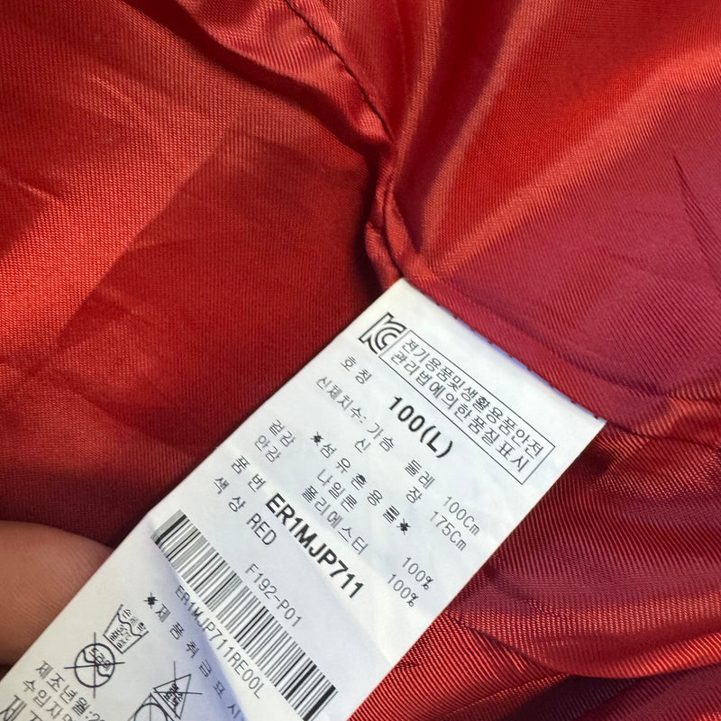Detailansicht: Sourced limited accessories and clothes Evisu Alphabet red bomber raincoat – Logo, Nähte oder Material