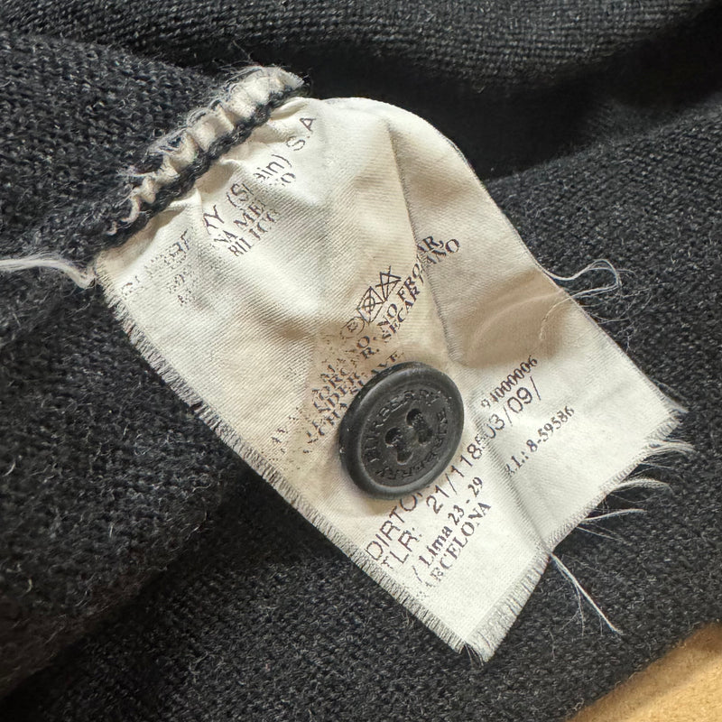 Detailansicht: Sourced limited accessories and clothes Burberry black on black vintage longsleeve – Logo, Nähte oder Material