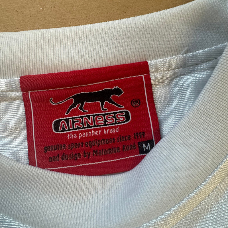 Detailansicht: Sourced limited accessories and clothes Airness tank top – Logo, Nähte oder Material