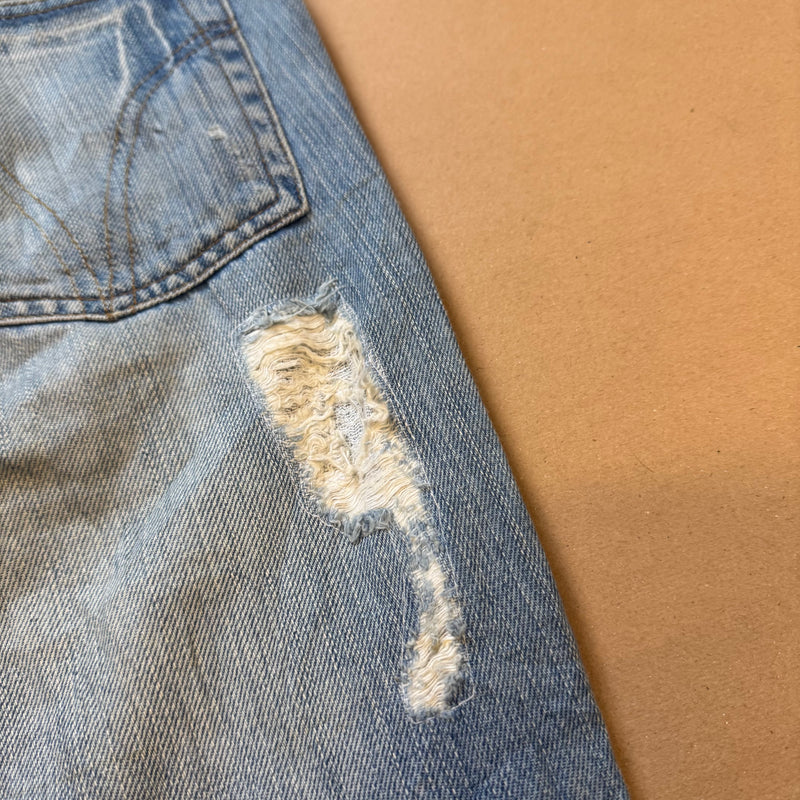 Detailansicht: Sourced limited accessories and clothes Dolce & Gabbana ripped and reworked denim jeans – Logo, Nähte oder Material