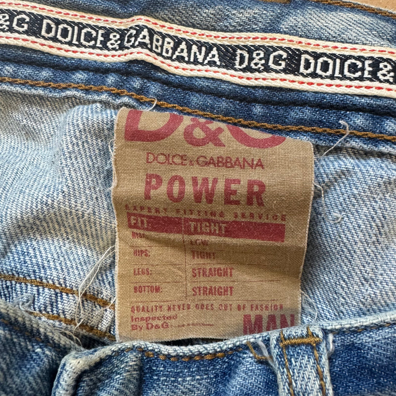 Detailansicht: Sourced limited accessories and clothes Dolce & Gabbana ripped and reworked denim jeans – Logo, Nähte oder Material