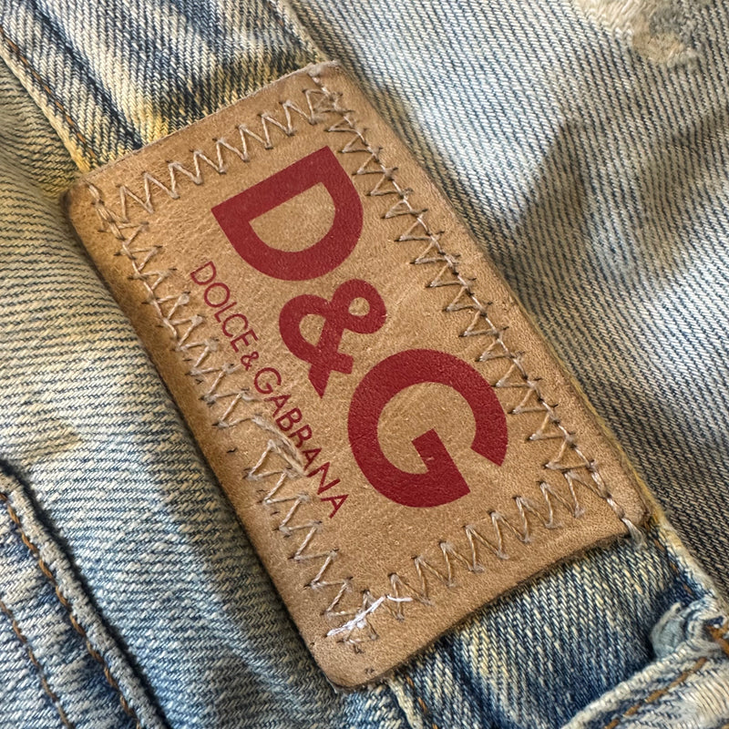 Detailansicht: Sourced limited accessories and clothes Dolce & Gabbana ripped and reworked denim jeans – Logo, Nähte oder Material