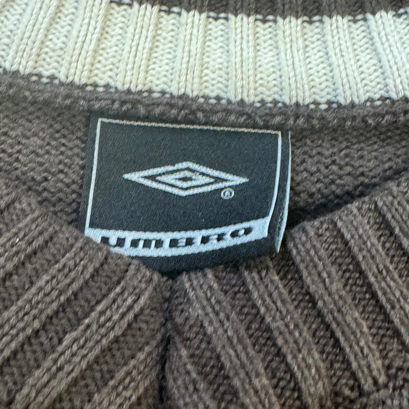 Detailansicht: Sourced limited accessories and clothes Umbro knitted sweatshirt – Logo, Nähte oder Material