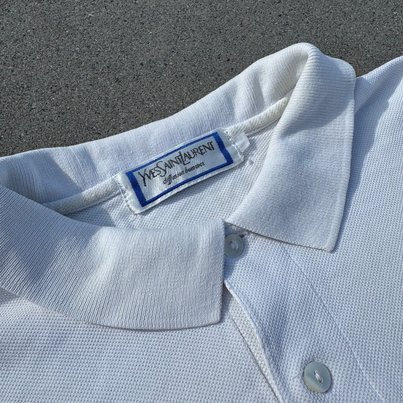 Detailansicht: Sourced limited accessories and clothes Yves Saint Laurent vintage white poloshirt – Logo, Nähte oder Material