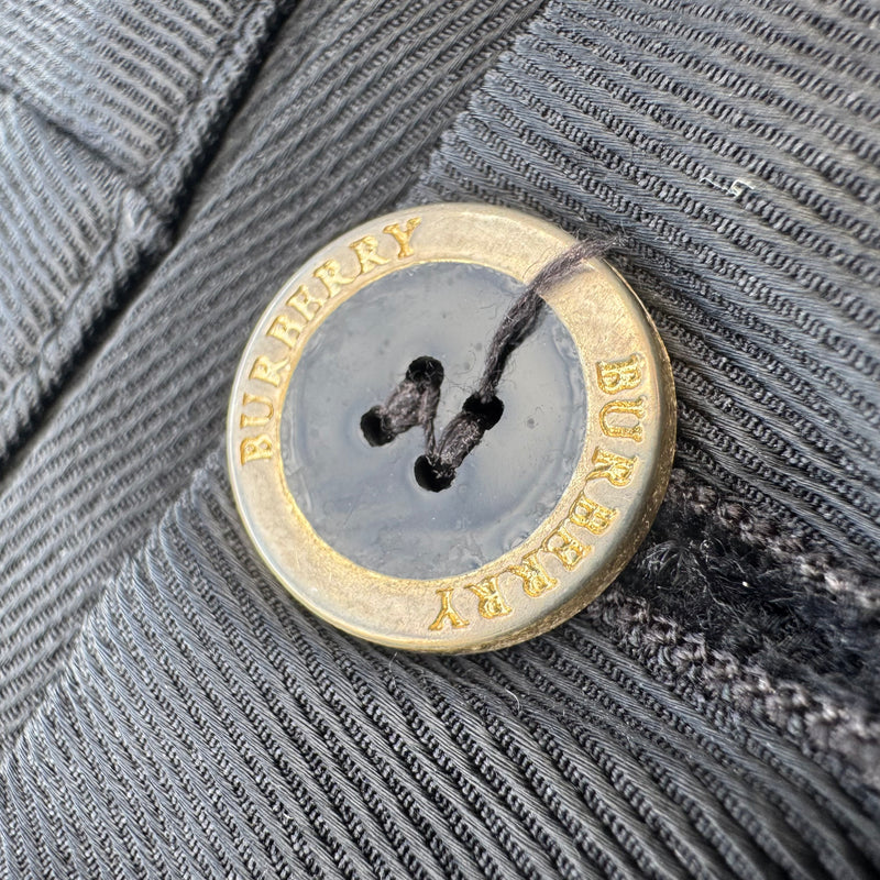 Detailansicht: Sourced limited accessories and clothes Burberry vintage suit pants – Logo, Nähte oder Material