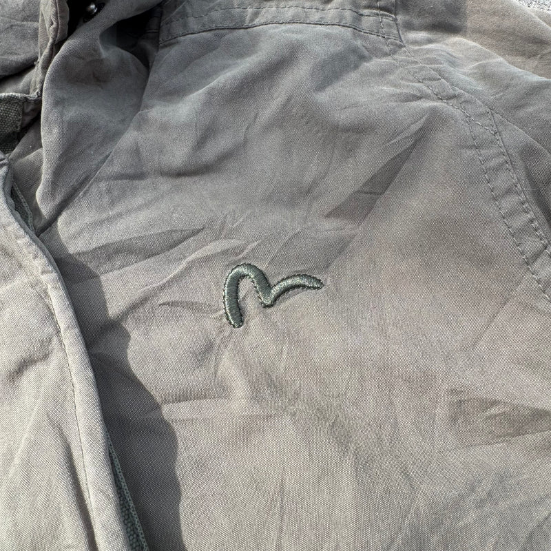 Detailansicht: Sourced limited accessories and clothes Unique Evisu green raincoat – Logo, Nähte oder Material