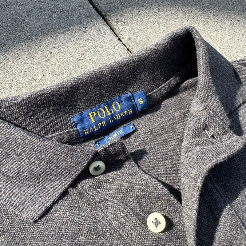 Detailansicht: Sourced limited accessories and clothes Polo Ralph Lauren classic grey longsleeve – Logo, Nähte oder Material