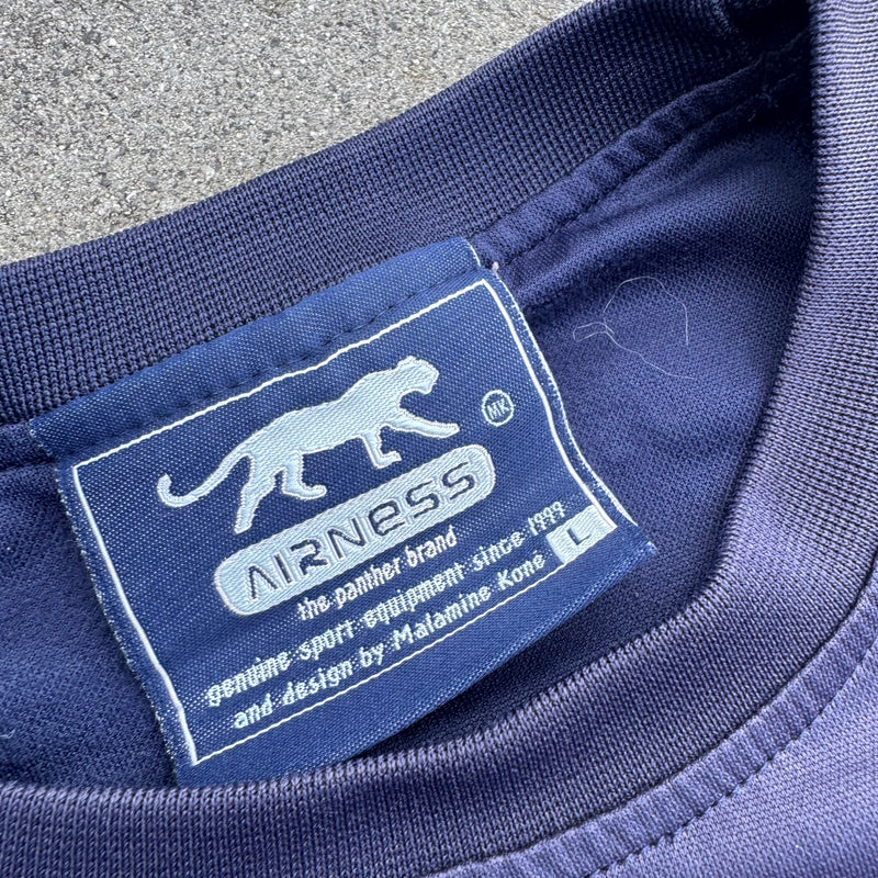 Detailansicht: Sourced limited accessories and clothes Airness streetwear style t-shirt – Logo, Nähte oder Material