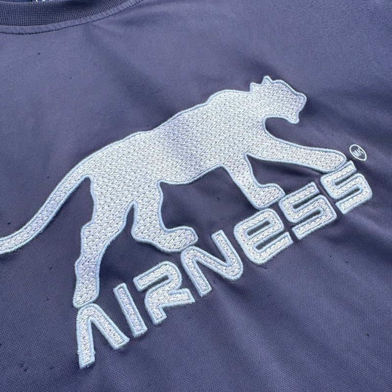 Detailansicht: Sourced limited accessories and clothes Airness streetwear style t-shirt – Logo, Nähte oder Material