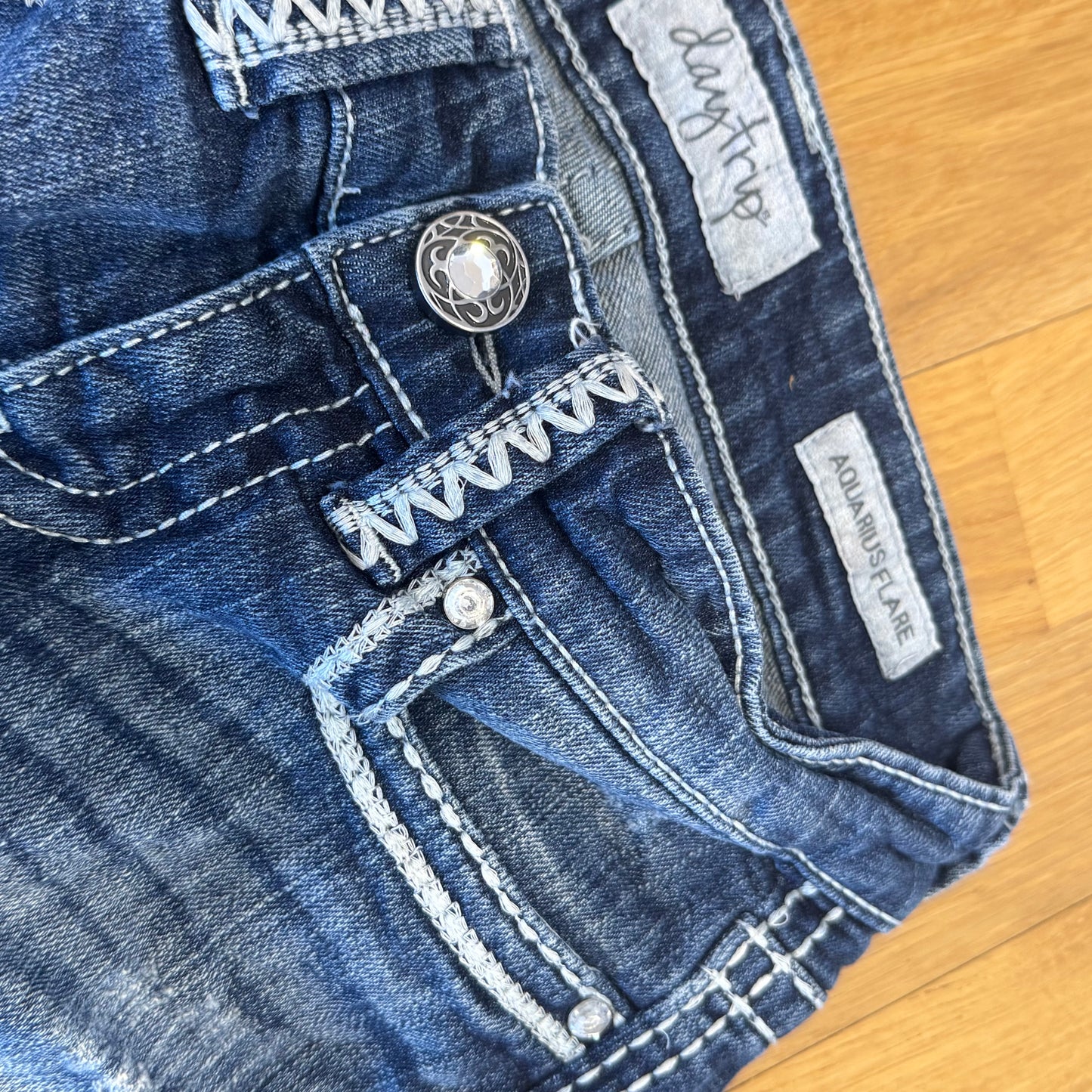 Daytrip acquarious flair y2k jeans