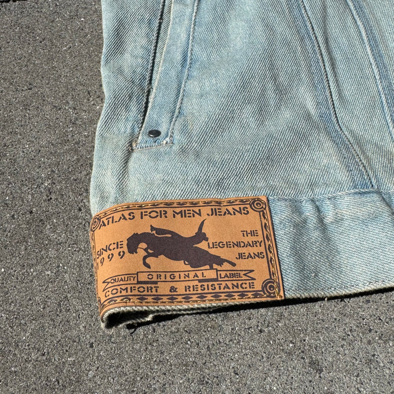 Detailansicht: Sourced limited accessories and clothes Atlas vintage denim vest – Logo, Nähte oder Material