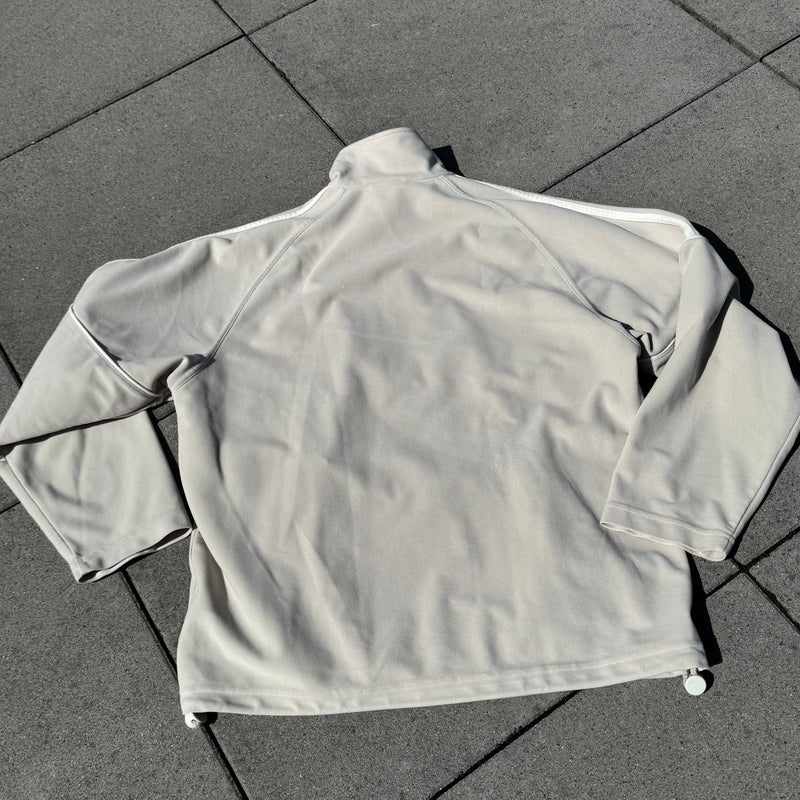 Detailansicht: Sourced limited accessories and clothes Adidas beige vintage track jacket – Logo, Nähte oder Material