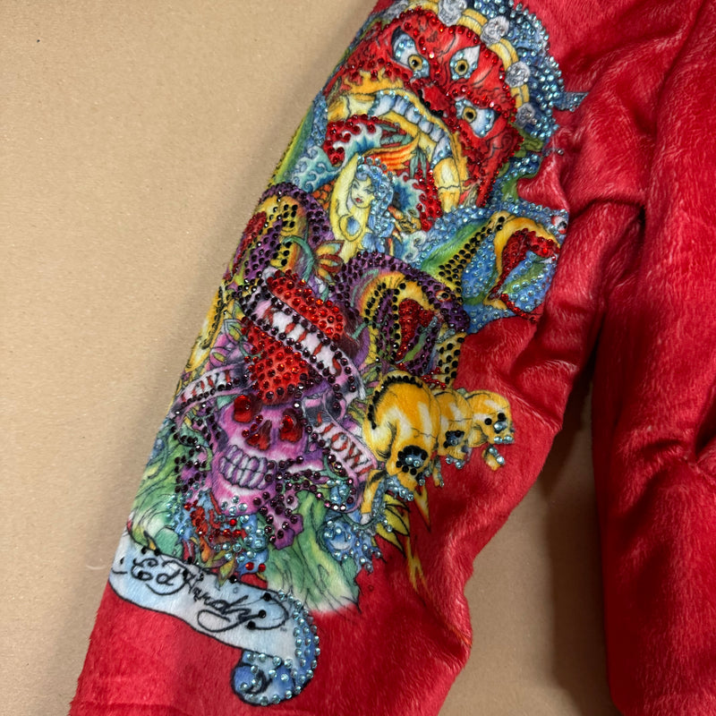 Detailansicht: Sourced limited accessories and clothes Ed Hardy fluffy Bomberjacket – Logo, Nähte oder Material