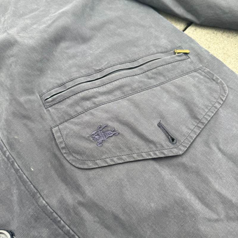 Detailansicht: Sourced limited accessories and clothes Burberry’s vintage raincoat – Logo, Nähte oder Material