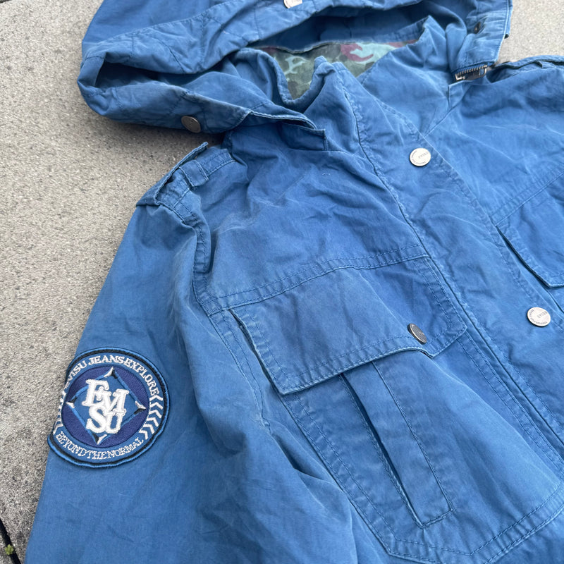 Detailansicht: Sourced limited accessories and clothes Evisu Japanese blue women’s raincoat – Logo, Nähte oder Material