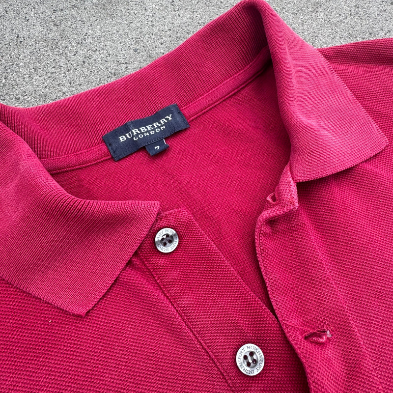 Detailansicht: Sourced limited accessories and clothes Vintage red Burberry London poloshirt – Logo, Nähte oder Material