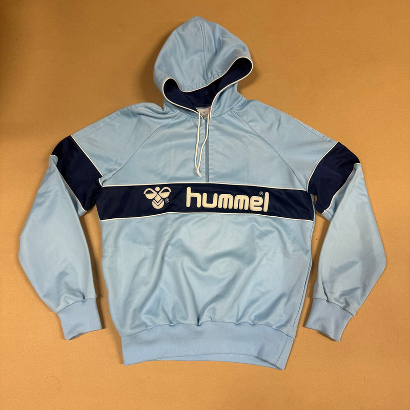 Detailansicht: Mein Shop Hummel sweatshirt skyblue – Logo, Nähte oder Material