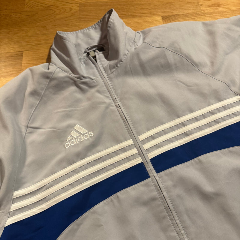 Detailansicht: Sourced limited accessories and clothes Adidas vintage track set – Logo, Nähte oder Material