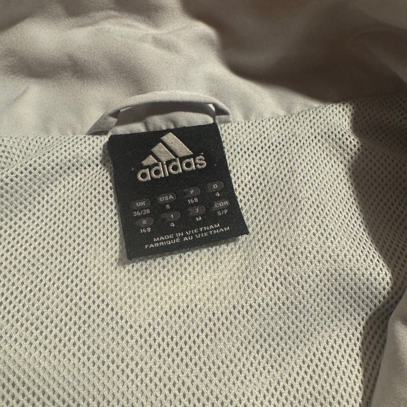 Detailansicht: Sourced limited accessories and clothes Adidas vintage track set – Logo, Nähte oder Material