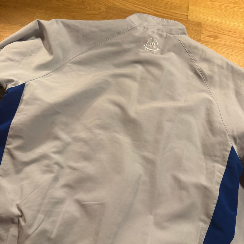 Detailansicht: Sourced limited accessories and clothes Adidas vintage track set – Logo, Nähte oder Material