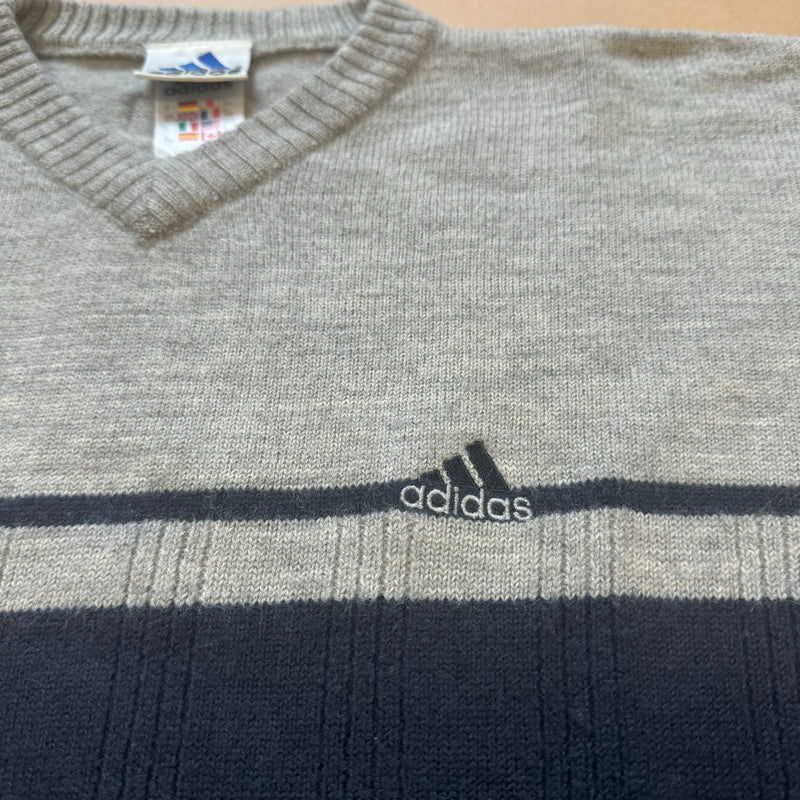 Detailansicht: Sourced limited accessories and clothes Adidas sweatshirt vintage – Logo, Nähte oder Material