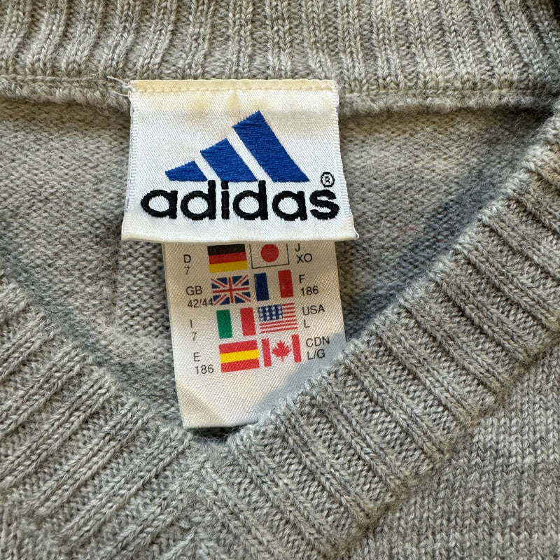 Detailansicht: Sourced limited accessories and clothes Adidas sweatshirt vintage – Logo, Nähte oder Material
