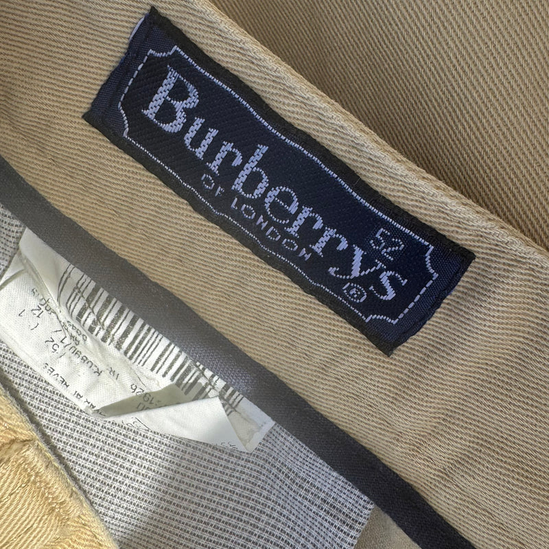 Detailansicht: Sourced limited accessories and clothes Burberry's beige baggy trousers – Logo, Nähte oder Material